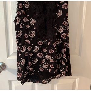 White House Black Market lace detail floral top blouse XS